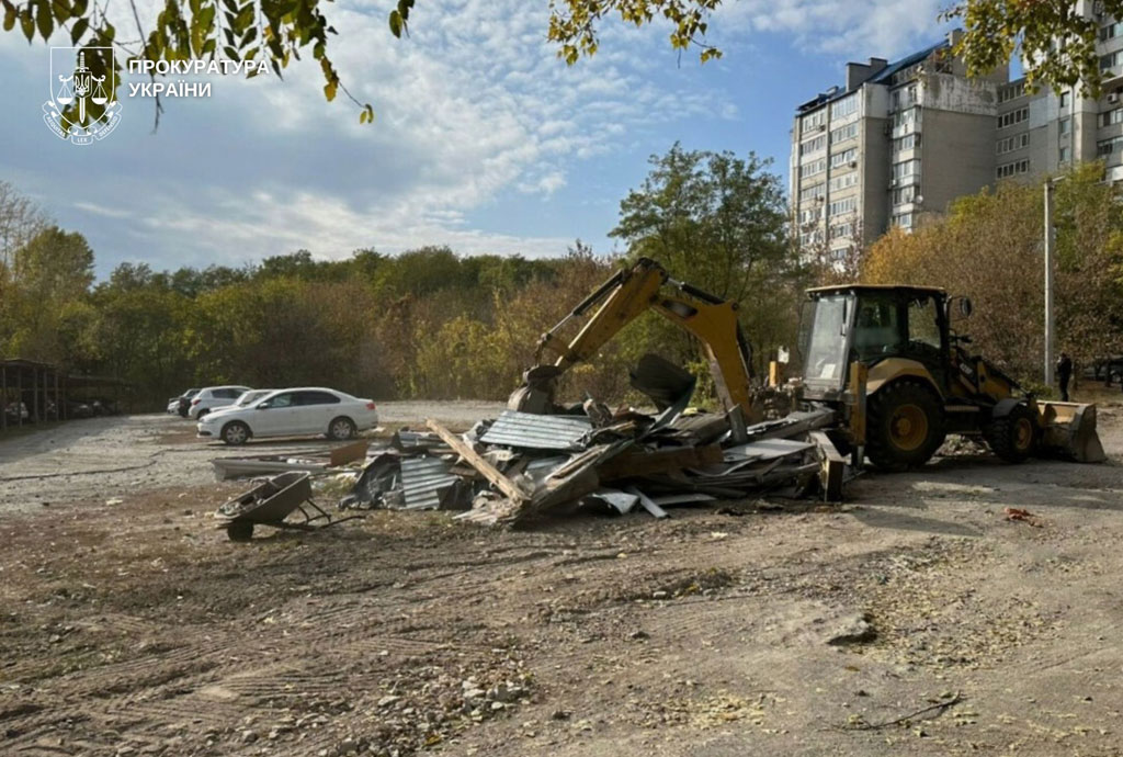 В Днепре прокуратура обеспечила демонтаж незаконной стоянки и возвращения земли общине В Днепре прокуратура обеспечила демонтаж незаконной стоянки и возвращения земли общине