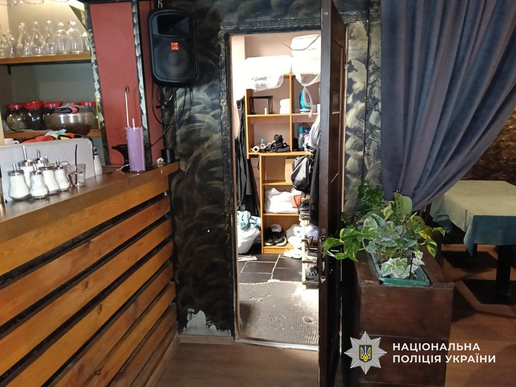 В г. Самар задержали мужчину, который пытался похитить денежные средства из кассы кафе В г. Самар задержали мужчину, который пытался похитить денежные средства из кассы кафе