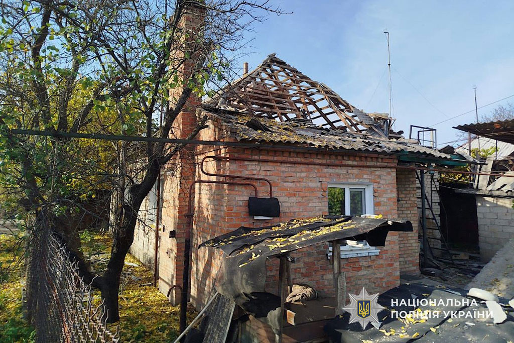 На Днепропетровщине в результате вражеских атак погибшая, пострадали люди, среди них полицейские: следователи фиксируют последствия военных преступлений На Днепропетровщине в результате вражеских атак погибшая, пострадали люди, среди них полицейские: следователи фиксируют последствия военных преступлений