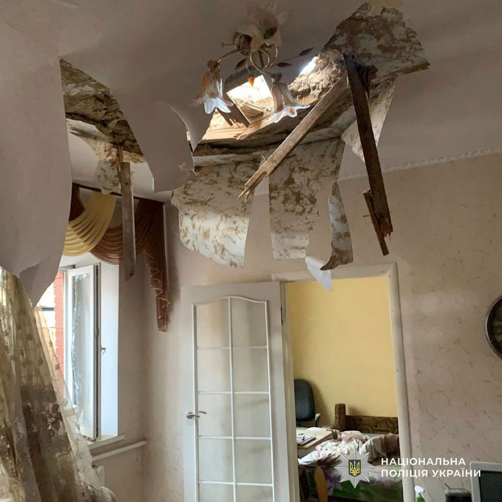 На Днепропетровщине в результате вражеских атак погибшая, пострадали люди, среди них полицейские: следователи фиксируют последствия военных преступлений На Днепропетровщине в результате вражеских атак погибшая, пострадали люди, среди них полицейские: следователи фиксируют последствия военных преступлений