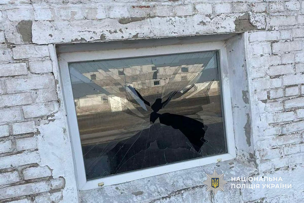 На Днепропетровщине в результате вражеских атак погибшая, пострадали люди, среди них полицейские: следователи фиксируют последствия военных преступлений На Днепропетровщине в результате вражеских атак погибшая, пострадали люди, среди них полицейские: следователи фиксируют последствия военных преступлений