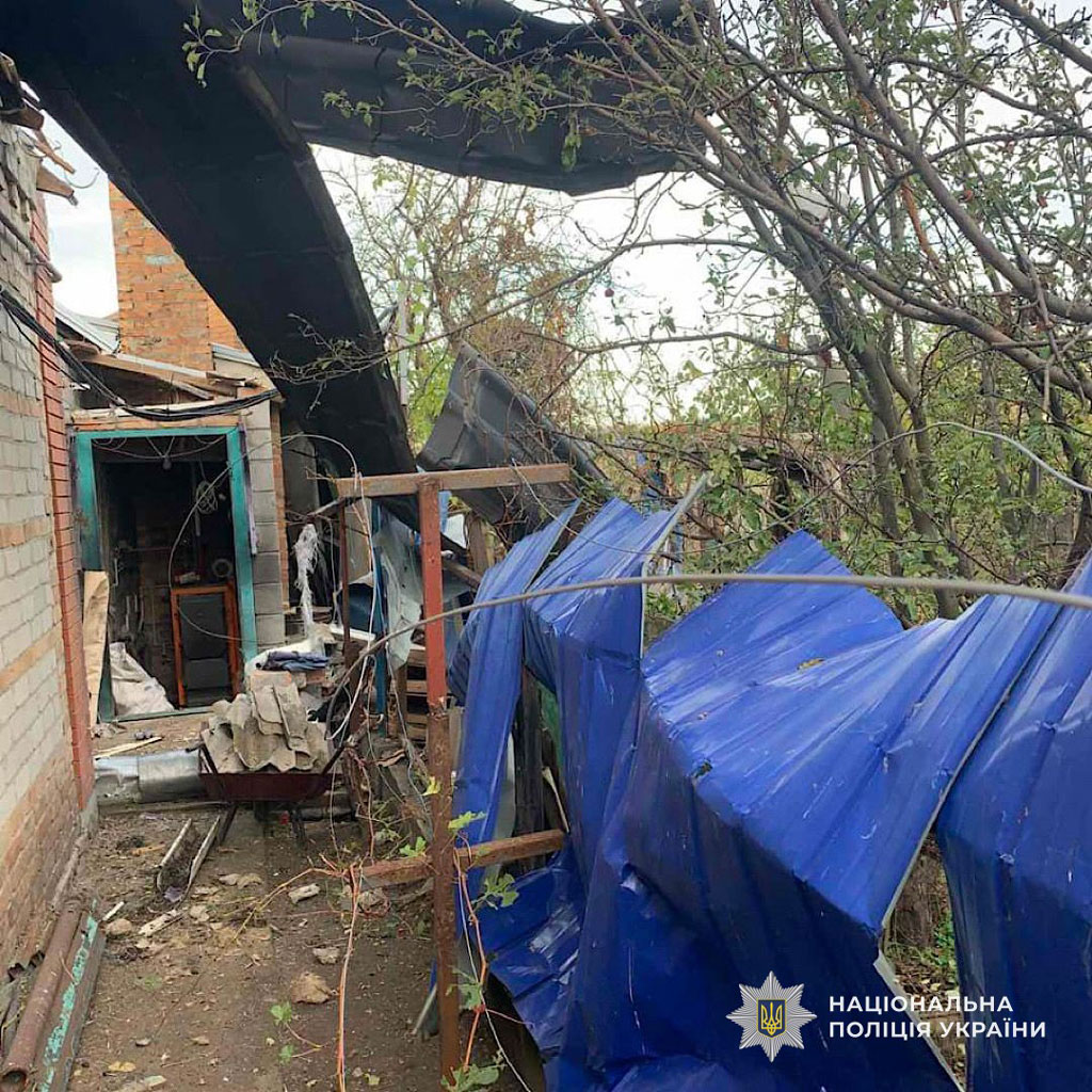 На Днепропетровщине в результате вражеских атак погибшая, пострадали люди, среди них полицейские: следователи фиксируют последствия военных преступлений На Днепропетровщине в результате вражеских атак погибшая, пострадали люди, среди них полицейские: следователи фиксируют последствия военных преступлений