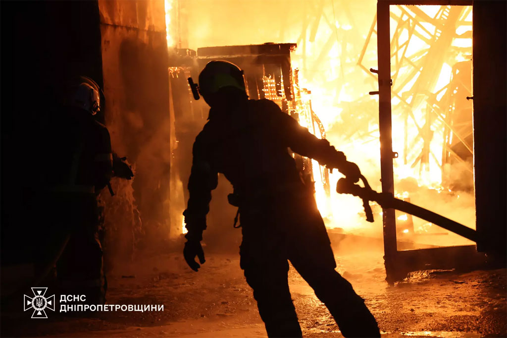 На Днепропетровщине в результате вражеских атак погибшая, пострадали люди, среди них полицейские: следователи фиксируют последствия военных преступлений На Днепропетровщине в результате вражеских атак погибшая, пострадали люди, среди них полицейские: следователи фиксируют последствия военных преступлений