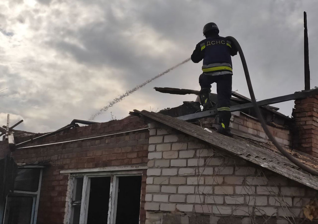 На Днепропетровщине в результате вражеских атак погибшая, пострадали люди, среди них полицейские: следователи фиксируют последствия военных преступлений На Днепропетровщине в результате вражеских атак погибшая, пострадали люди, среди них полицейские: следователи фиксируют последствия военных преступлений