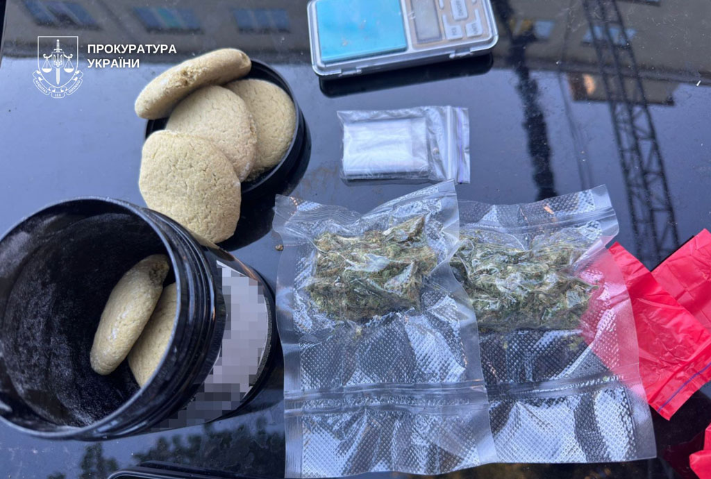 В Днепре перекрыт канал сбыта наркотиков – сообщено о подозрениях группе лиц В Днепре перекрыт канал сбыта наркотиков – сообщено о подозрениях группе лиц