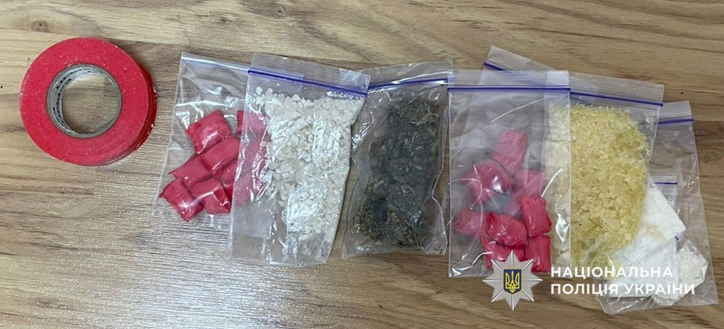 В Днепре перекрыт канал сбыта наркотиков – сообщено о подозрениях группе лиц В Днепре перекрыт канал сбыта наркотиков – сообщено о подозрениях группе лиц