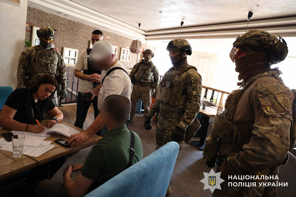 На Днепропетровщине полицейские миграционной полиции разоблачили схему незаконной переправки военнообязанных мужчин за границу На Днепропетровщине полицейские миграционной полиции разоблачили схему незаконной переправки военнообязанных мужчин за границу