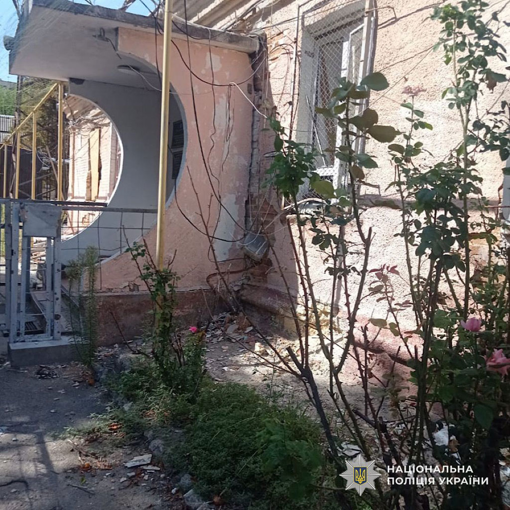 Пять общин Никопольщины получили удары врага: на местах работают следователи полиции Пять общин Никопольщины получили удары врага: на местах работают следователи полиции