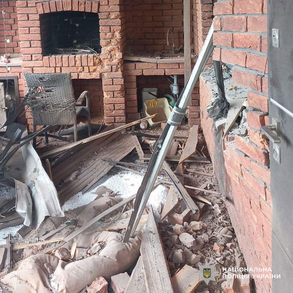 Пять общин Никопольщины получили удары врага: на местах работают следователи полиции Пять общин Никопольщины получили удары врага: на местах работают следователи полиции