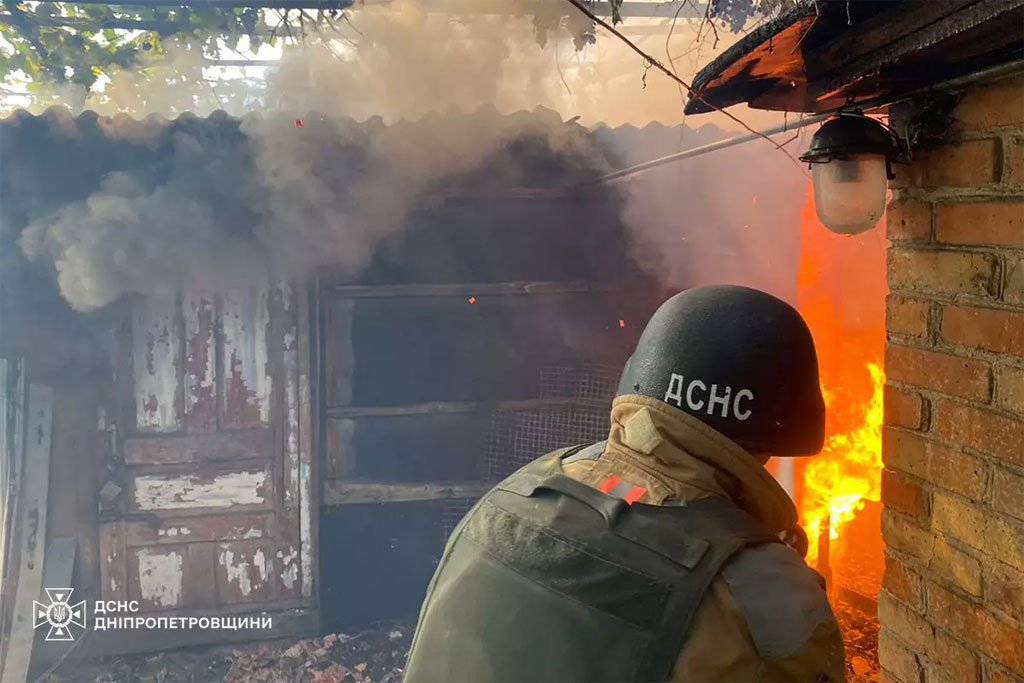 Пять общин Никопольщины получили удары врага: на местах работают следователи полиции Пять общин Никопольщины получили удары врага: на местах работают следователи полиции