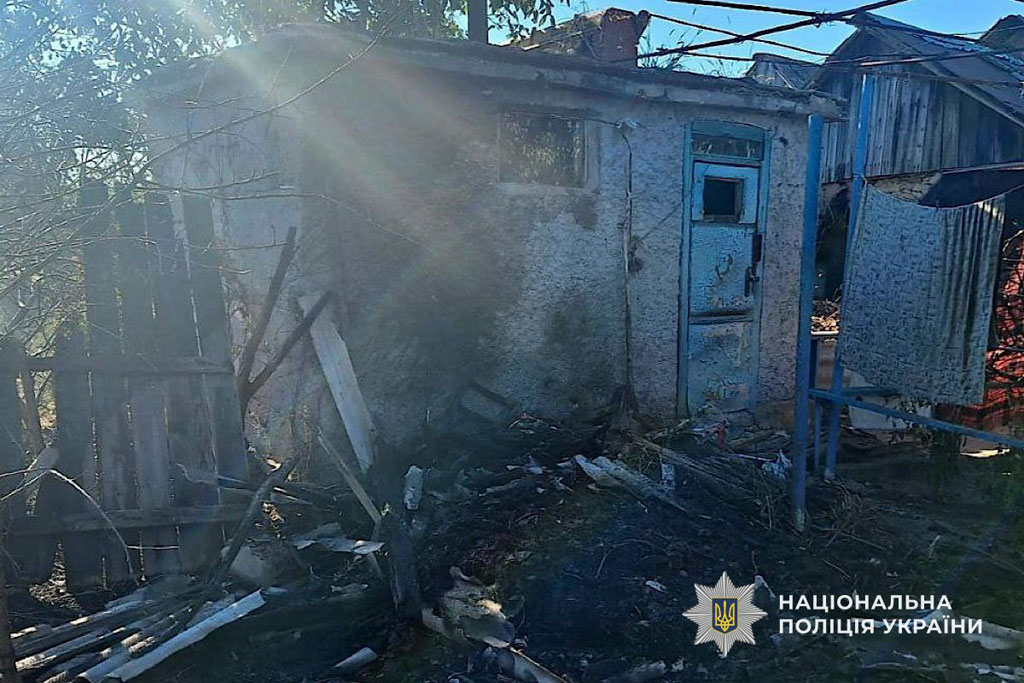 В Никополе российские войска убили человека, есть раненые: следователи фиксируют последствия попаданий В Никополе российские войска убили человека, есть раненые: следователи фиксируют последствия попаданий