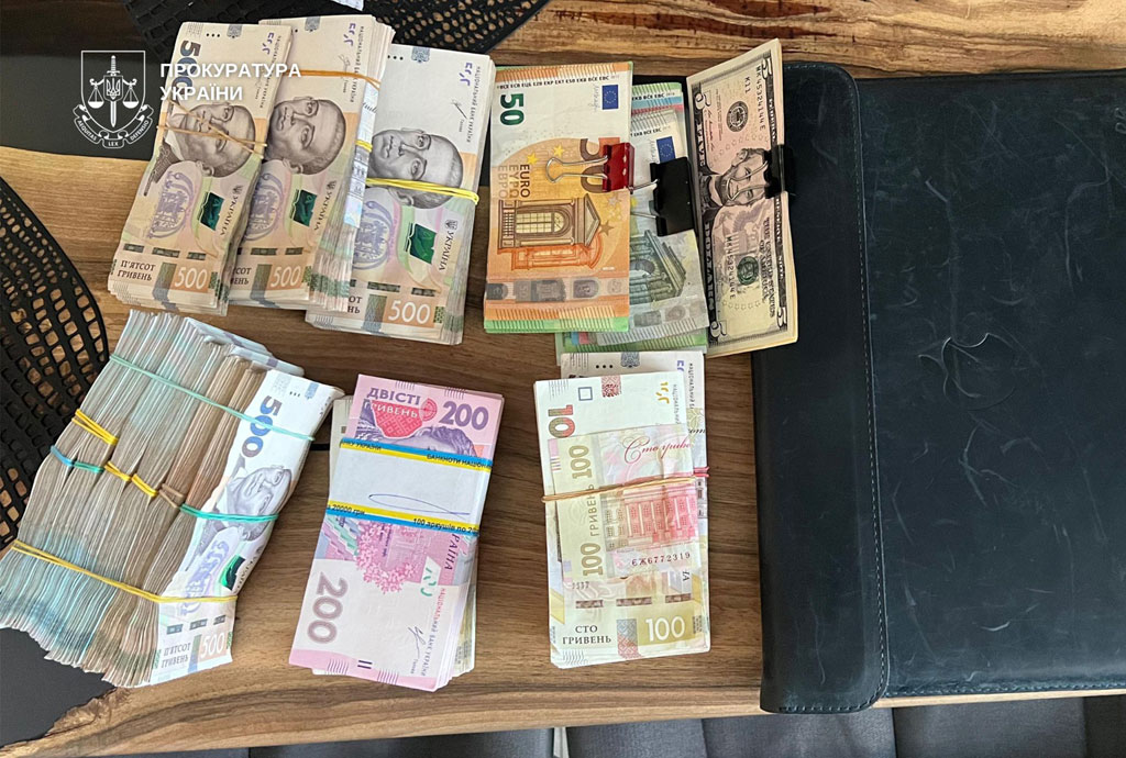 В Днепре разоблачена группа лиц, наладивших схему поставки продукции сельскохозяйственного назначения в РФ. Проведено 37 обысков, задержаны 7 человек В Днепре разоблачена группа лиц, наладивших схему поставки продукции сельскохозяйственного назначения в РФ. Проведено 37 обысков, задержаны 7 человек