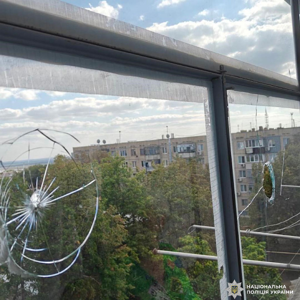 На Днепропетровщине в результате российской атаки пострадали два человека: полицейские задокументировали последствия военных преступлений На Днепропетровщине в результате российской атаки пострадали два человека: полицейские задокументировали последствия военных преступлений