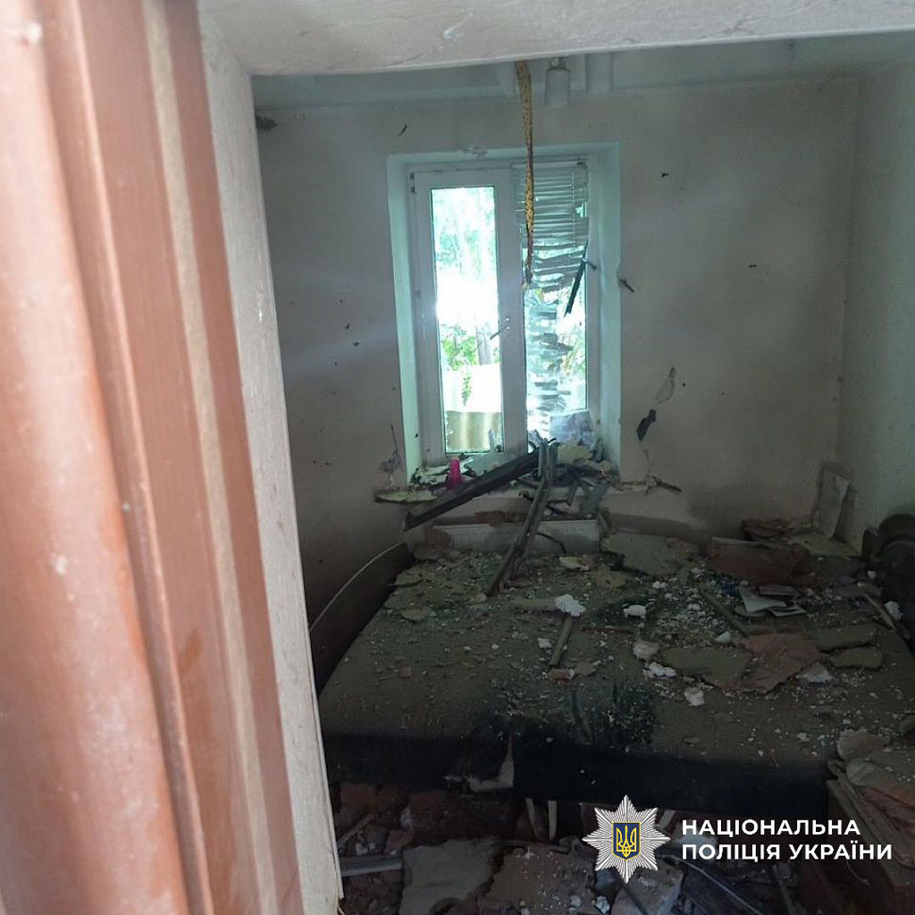 Враг продолжил атаки на прифронтовые общины Днепропетровщины, пять человек получили травмы: на местах вражеских ударов работают следователи Враг продолжил атаки на прифронтовые общины Днепропетровщины, пять человек получили травмы: на местах вражеских ударов работают следователи