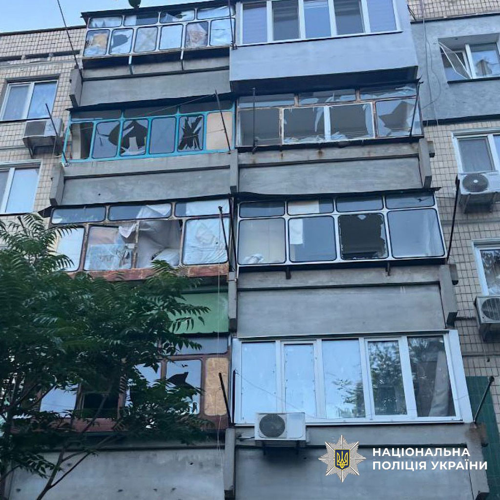 Враг продолжил атаки на прифронтовые общины Днепропетровщины, пять человек получили травмы: на местах вражеских ударов работают следователи Враг продолжил атаки на прифронтовые общины Днепропетровщины, пять человек получили травмы: на местах вражеских ударов работают следователи