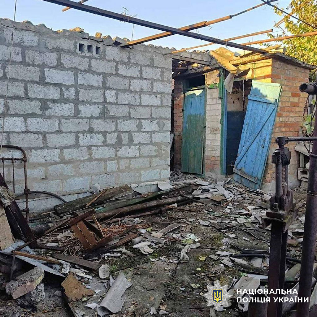 За сутки четыре района Днепропетровщины были под обстрелами вражеской армии: полицейские задокументировали последствия военных преступлений россиян За сутки четыре района Днепропетровщины были под обстрелами вражеской армии: полицейские задокументировали последствия военных преступлений россиян