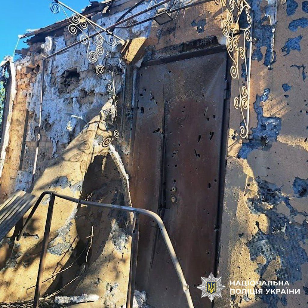 За сутки четыре района Днепропетровщины были под обстрелами вражеской армии: полицейские задокументировали последствия военных преступлений россиян За сутки четыре района Днепропетровщины были под обстрелами вражеской армии: полицейские задокументировали последствия военных преступлений россиян