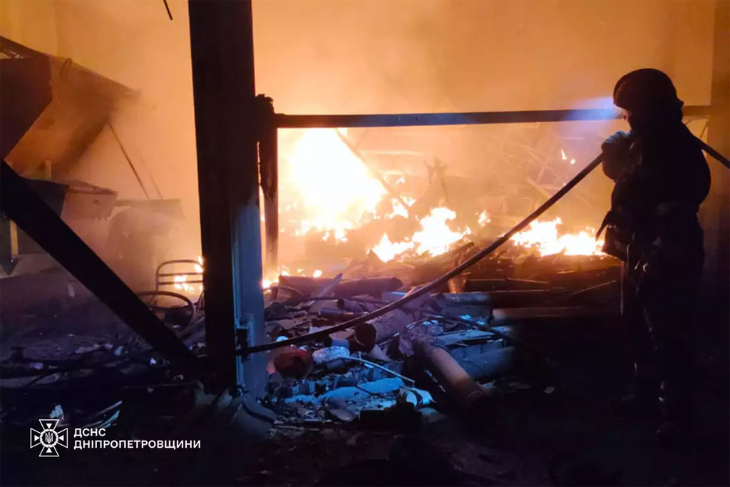 За сутки четыре района Днепропетровщины были под обстрелами вражеской армии: полицейские задокументировали последствия военных преступлений россиян За сутки четыре района Днепропетровщины были под обстрелами вражеской армии: полицейские задокументировали последствия военных преступлений россиян