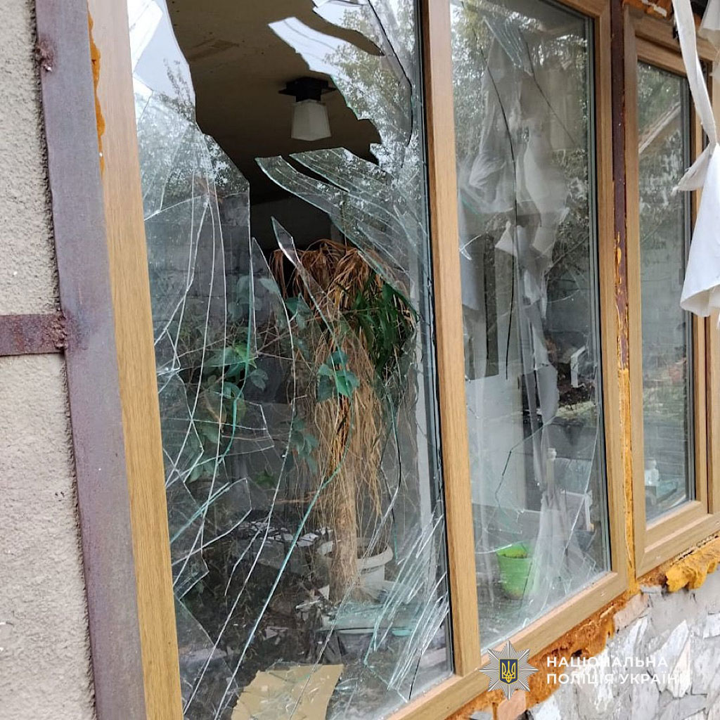 В Днепропетровской области полицейские работают на местах вражеских атак и документируют последствия российских преступлений В Днепропетровской области полицейские работают на местах вражеских атак и документируют последствия российских преступлений