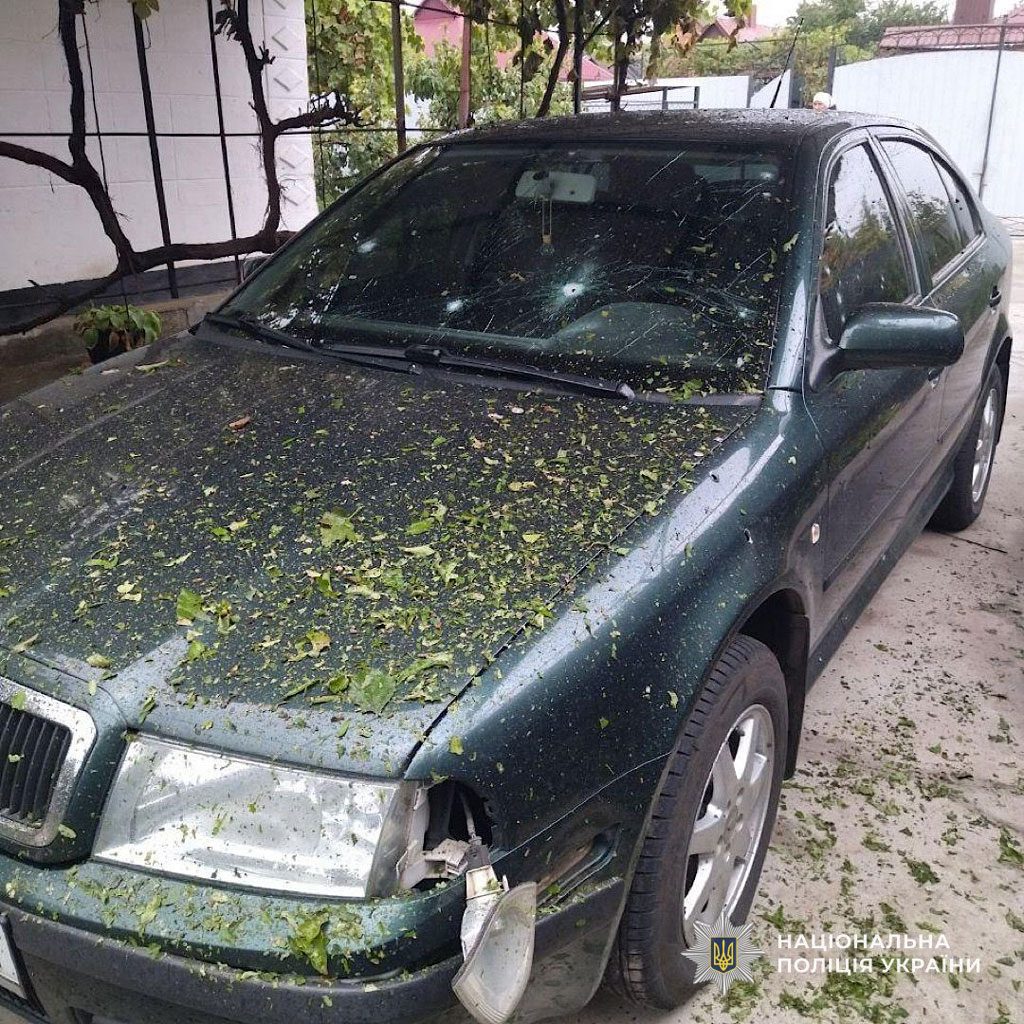 В Днепропетровской области полицейские работают на местах вражеских атак и документируют последствия российских преступлений В Днепропетровской области полицейские работают на местах вражеских атак и документируют последствия российских преступлений