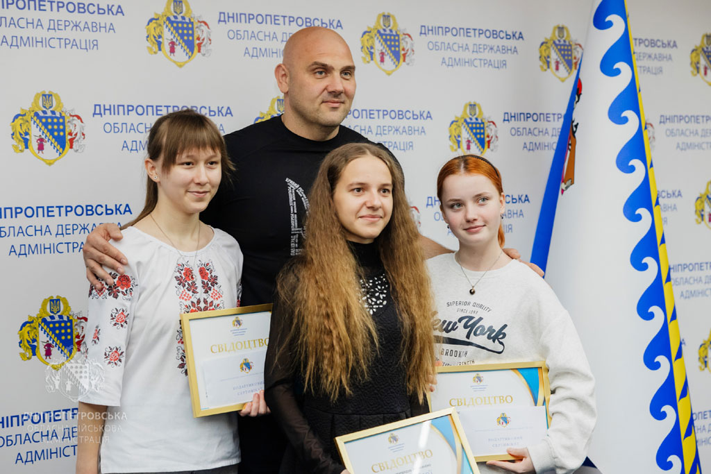 Награды за успехи в обучении: 88 сирот и детей, лишенных родительской опеки, получили областные стипендии Награды за успехи в обучении: 88 сирот и детей, лишенных родительской опеки, получили областные стипендии