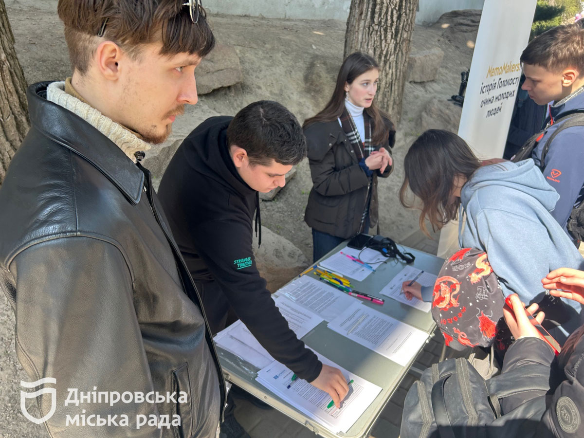В Днепре запустили интерактивный маршрут памяти жертв Холокоста: истории оживают через QR-коды В Днепре запустили интерактивный маршрут памяти жертв Холокоста: истории оживают через QR-коды