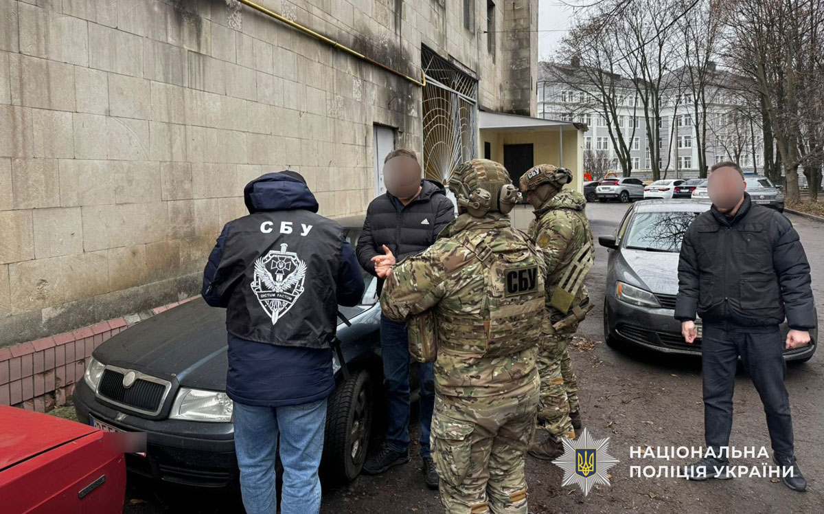 Нелегальный выезд за $12 тысяч: в Днепре разоблачили организаторов схемы Нелегальный выезд за $12 тысяч: в Днепре разоблачили организаторов схемы