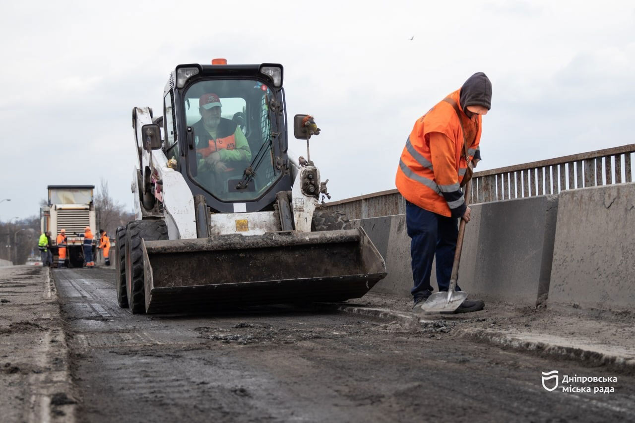 капитальный ремонт покрытия на Самарском мосту в городе Днепр капитальный ремонт покрытия на Самарском мосту в городе Днепр
