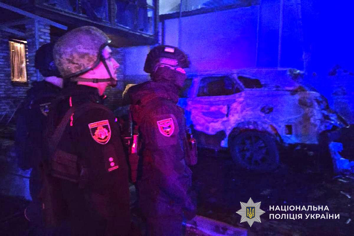 Последствия вражеских атак по Днепру вечером 15 апреля 2026 года Последствия вражеских атак по Днепру вечером 15 апреля 2026 года