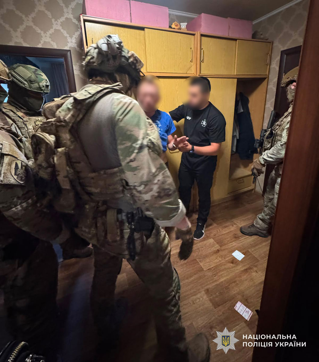 В Днепре разоблачили схему незаконного выезда за границу: подозреваемый обещал оформить фиктивные медицинские документы за 12 тысяч долларов В Днепре разоблачили схему незаконного выезда за границу: подозреваемый обещал оформить фиктивные медицинские документы за 12 тысяч долларов