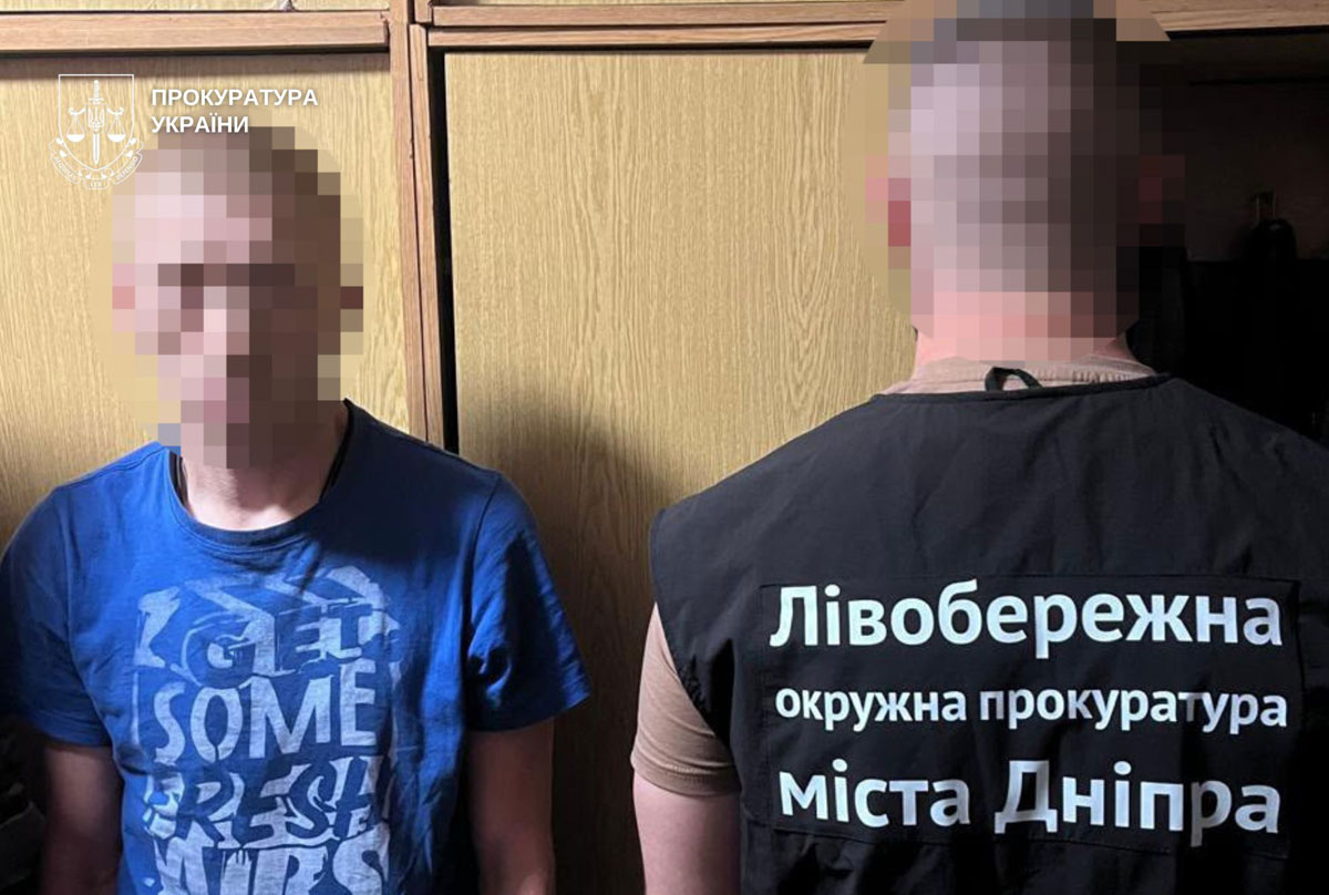 В Днепре разоблачили схему незаконного выезда за границу: подозреваемый обещал оформить фиктивные медицинские документы за 12 тысяч долларов В Днепре разоблачили схему незаконного выезда за границу: подозреваемый обещал оформить фиктивные медицинские документы за 12 тысяч долларов