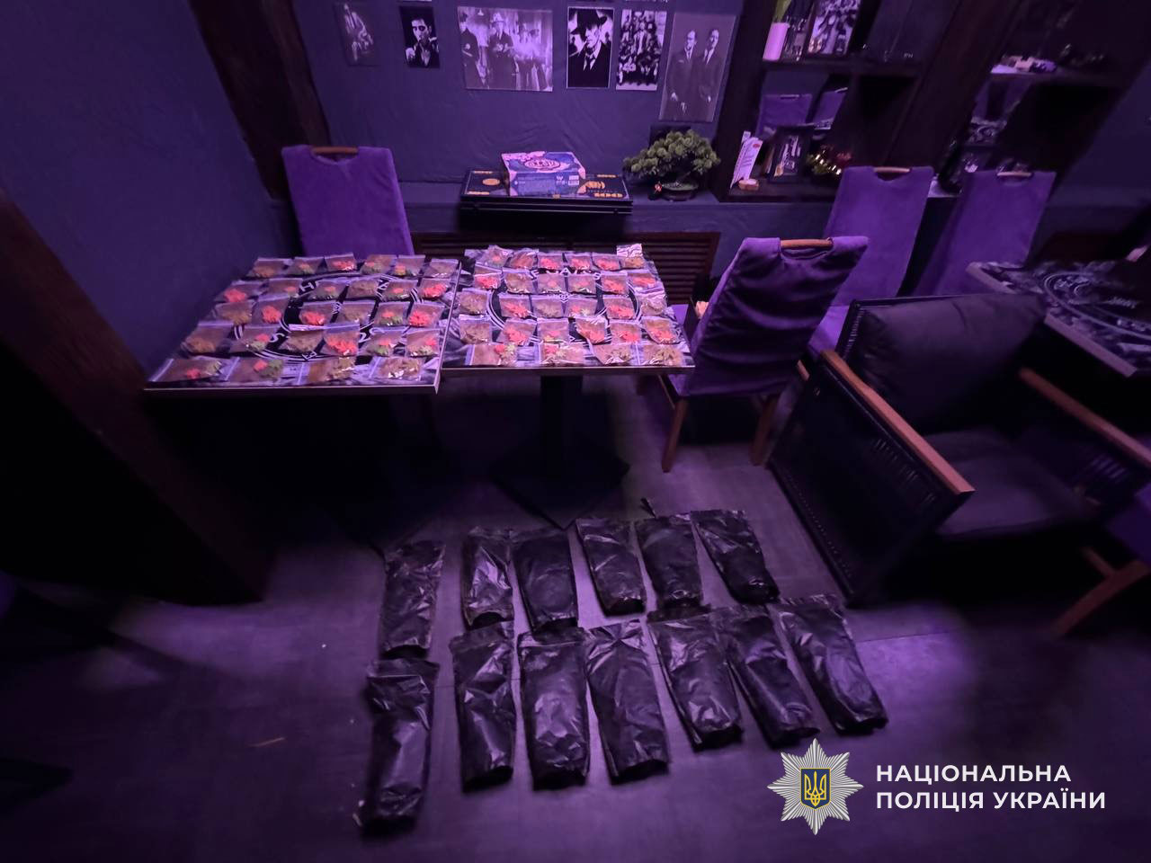 В Днепре ликвидировали канал сбыта кратома через кафе и бары: изъято наркотиков на 1,5 млн гривен В Днепре ликвидировали канал сбыта кратома через кафе и бары: изъято наркотиков на 1,5 млн гривен