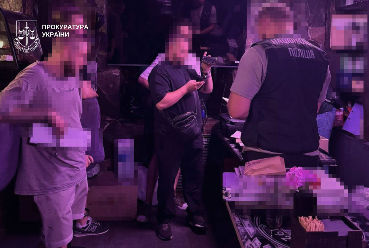 В Днепре ликвидировали канал сбыта кратома через кафе и бары: изъято наркотиков на 1,5 млн гривен В Днепре ликвидировали канал сбыта кратома через кафе и бары: изъято наркотиков на 1,5 млн гривен