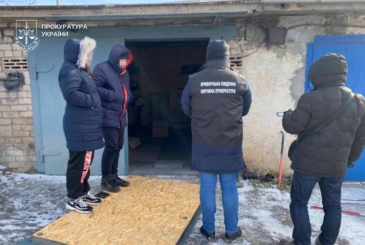 В Кривом Роге будут судить 13 участников подпольной сети по производству сигарет и алкоголя: изъята продукция более чем на 50 миллионов гривен В Кривом Роге будут судить 13 участников подпольной сети по производству сигарет и алкоголя: изъята продукция более чем на 50 миллионов гривен