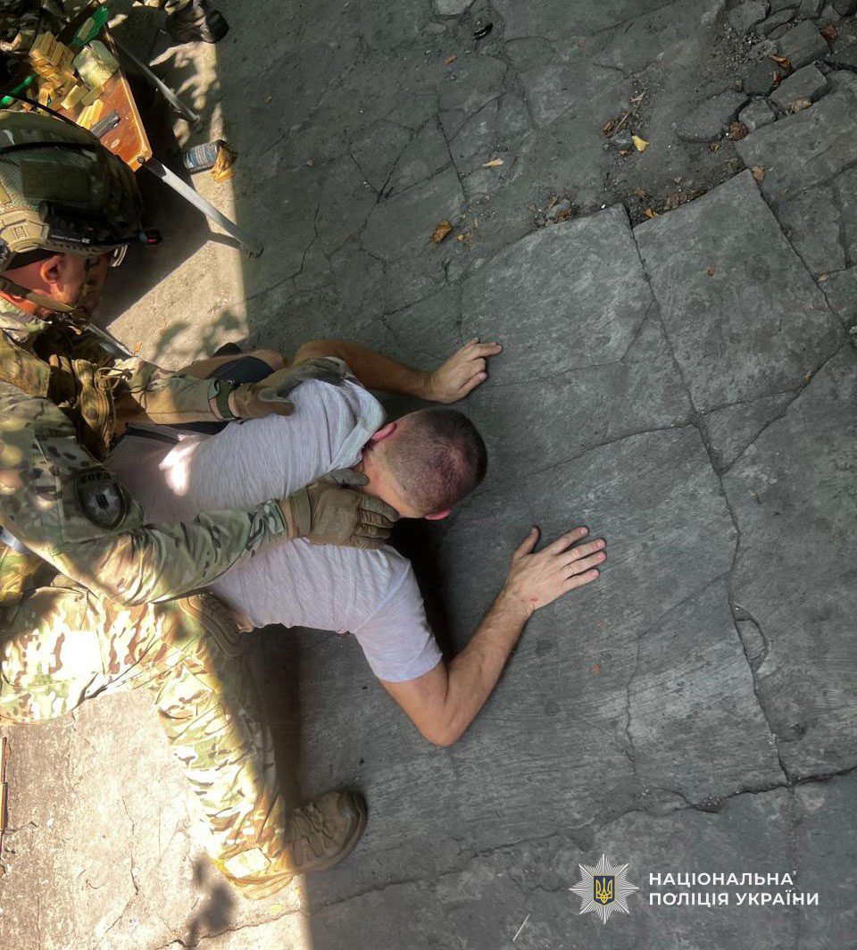 Павлоград: полиция задержала подозреваемых в вымогательстве 5 тысяч долларов и двух автомобилей Павлоград: полиция задержала подозреваемых в вымогательстве 5 тысяч долларов и двух автомобилей