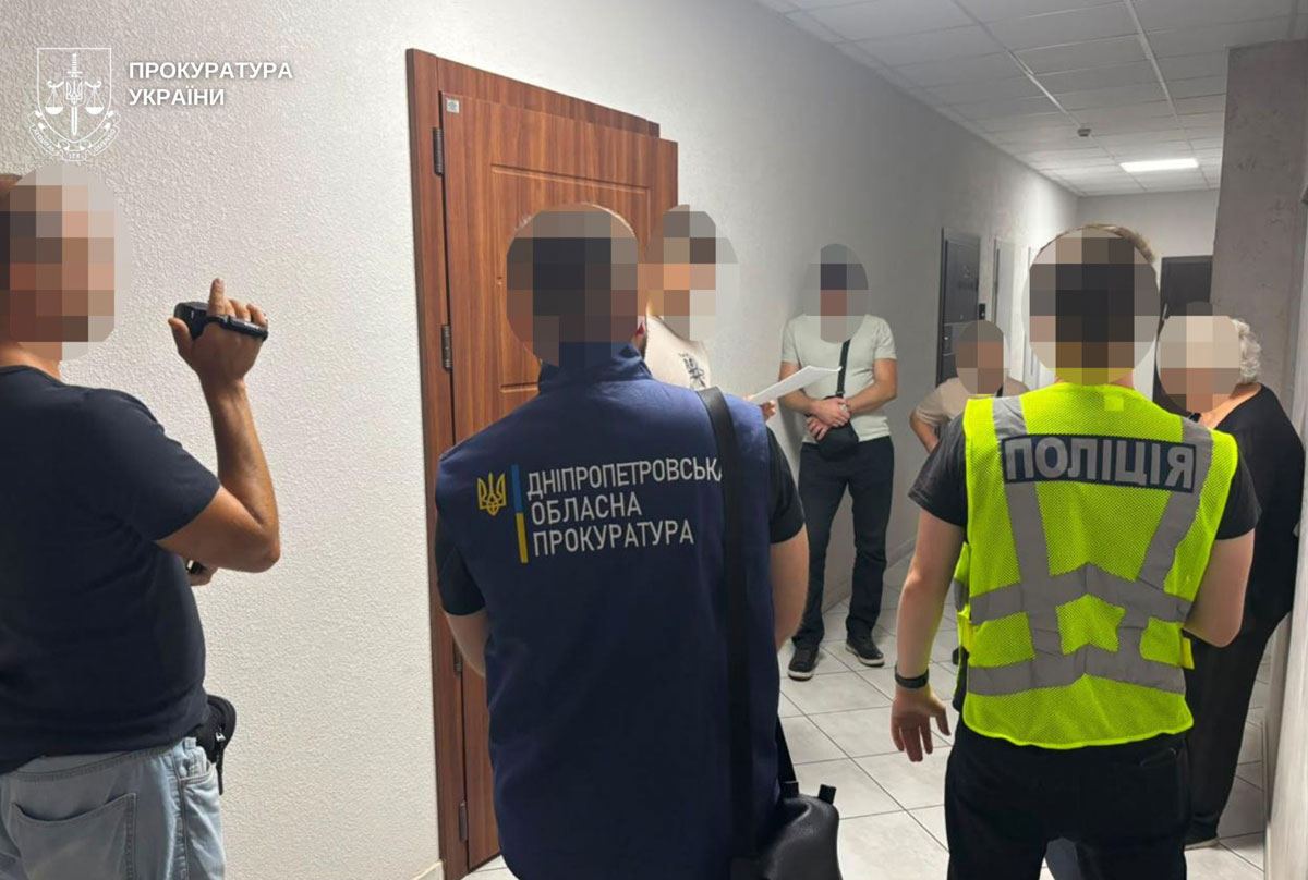 В Каменском разоблачили мошеннический кол-центр: девять человек подозреваются в обмане граждан Израиля В Каменском разоблачили мошеннический кол-центр: девять человек подозреваются в обмане граждан Израиля