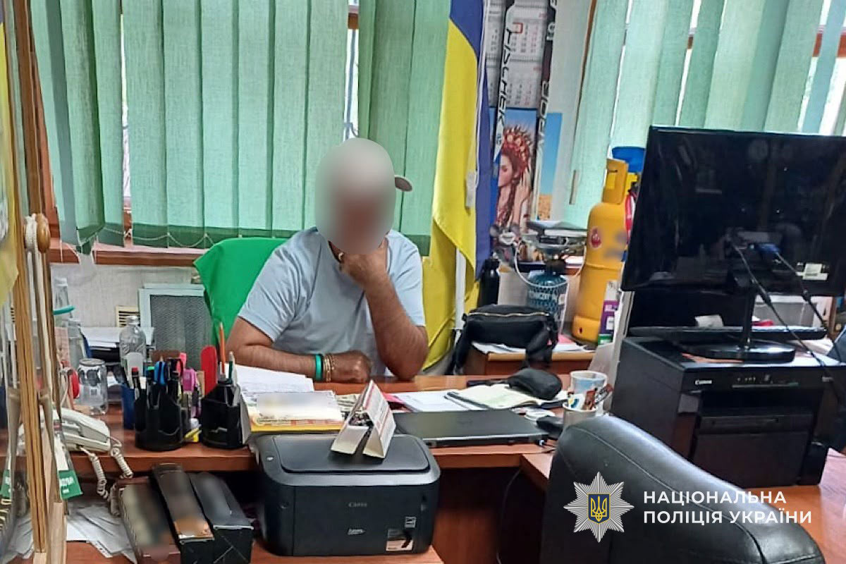 В Кривом Роге задержали мужчину за продажу автомобилей, ввезенных как гуманитарная помощь для ВСУ В Кривом Роге задержали мужчину за продажу автомобилей, ввезенных как гуманитарная помощь для ВСУ