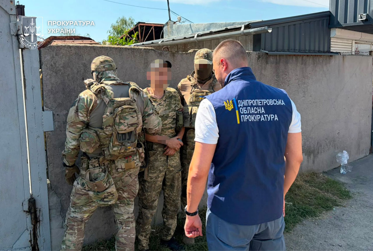 В Днепре за 20 тысяч долларов обещали оформить фиктивную отсрочку и удостоверения УБД: полиция раскрыла схему В Днепре за 20 тысяч долларов обещали оформить фиктивную отсрочку и удостоверения УБД: полиция раскрыла схему