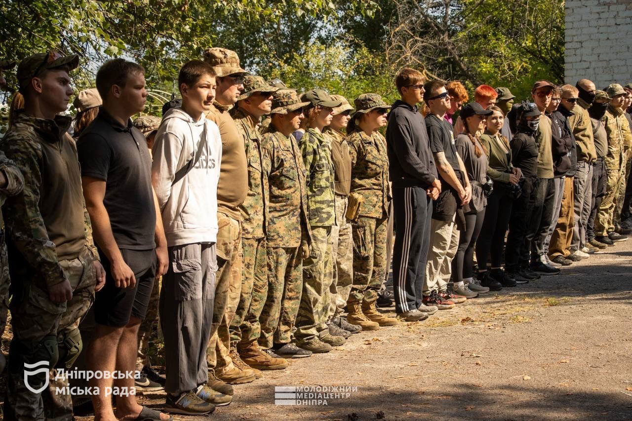 В Днепре прошёл крупнейший молодёжный военный тренинг «Нация непокорённых»: 140 участников освоили навыки, которые спасают жизни В Днепре прошёл крупнейший молодёжный военный тренинг «Нация непокорённых»: 140 участников освоили навыки, которые спасают жизни