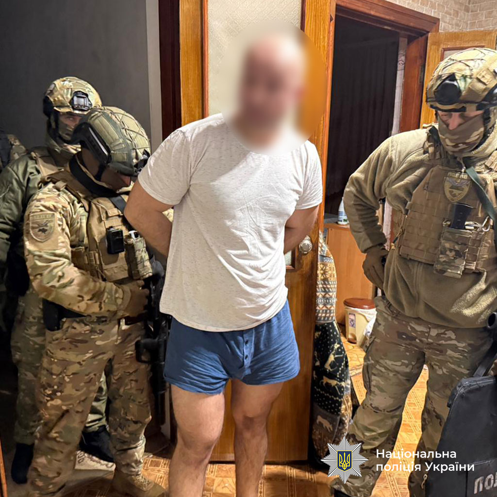 На Днепропетровщине задержали группировку, участники которой вывозили военнослужащих из мест прохождения службы и переправляли их через границу На Днепропетровщине задержали группировку, участники которой вывозили военнослужащих из мест прохождения службы и переправляли их через границу