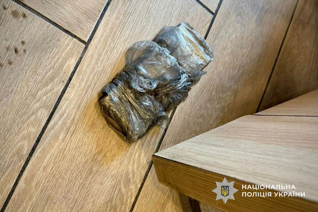 18 тыс. дол. за выезд за границу - следователи Днепра сообщили о подозрении организатору нелегальной схемы 18 тыс. дол. за выезд за границу - следователи Днепра сообщили о подозрении организатору нелегальной схемы