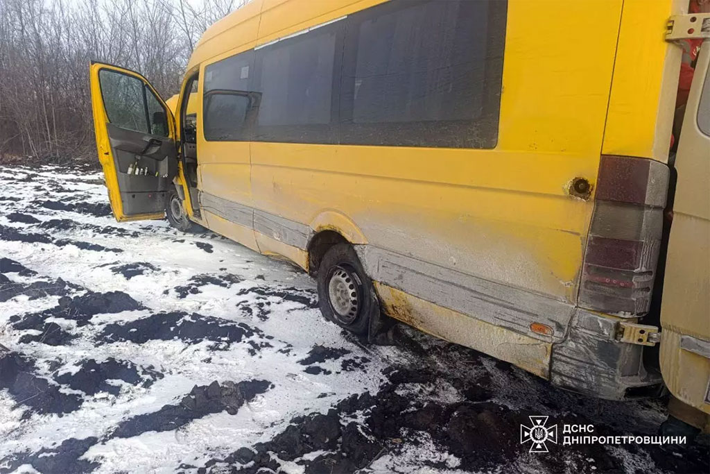 В Днепровском районе чрезвычайники деблокировали женщину из поврежденного в результате ДТП автомобиля В Днепровском районе чрезвычайники деблокировали женщину из поврежденного в результате ДТП автомобиля