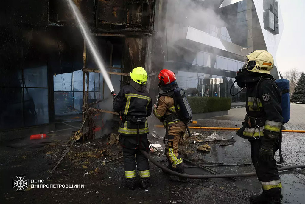 В Днепре чрезвычайники ликвидировали пожар в бизнес центре В Днепре чрезвычайники ликвидировали пожар в бизнес центре