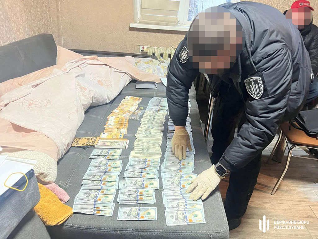 Гнилые продукты для военных и миллионные откаты. ГБР разоблачило коррупцию на поставке продуктов для ВСУ на Днепропетровщине Гнилые продукты для военных и миллионные откаты. ГБР разоблачило коррупцию на поставке продуктов для ВСУ на Днепропетровщине