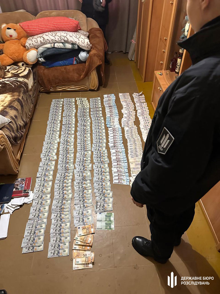 Гнилые продукты для военных и миллионные откаты. ГБР разоблачило коррупцию на поставке продуктов для ВСУ на Днепропетровщине Гнилые продукты для военных и миллионные откаты. ГБР разоблачило коррупцию на поставке продуктов для ВСУ на Днепропетровщине