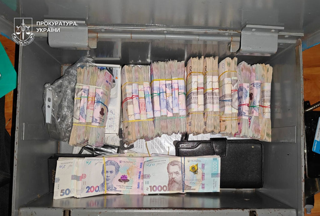 Контрафакт более чем на 50 млн. гривен: в Кривом Роге прекращено подпольное производство и сбыт сигарет и алкоголя Контрафакт более чем на 50 млн. гривен: в Кривом Роге прекращено подпольное производство и сбыт сигарет и алкоголя