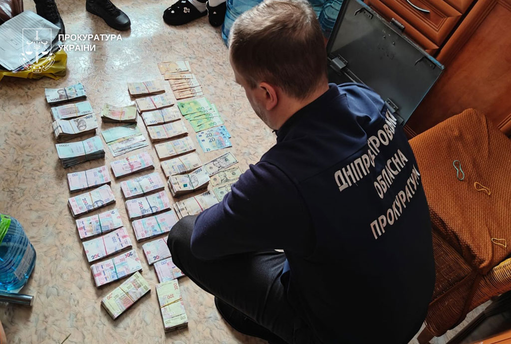 Контрафакт более чем на 50 млн. гривен: в Кривом Роге прекращено подпольное производство и сбыт сигарет и алкоголя Контрафакт более чем на 50 млн. гривен: в Кривом Роге прекращено подпольное производство и сбыт сигарет и алкоголя