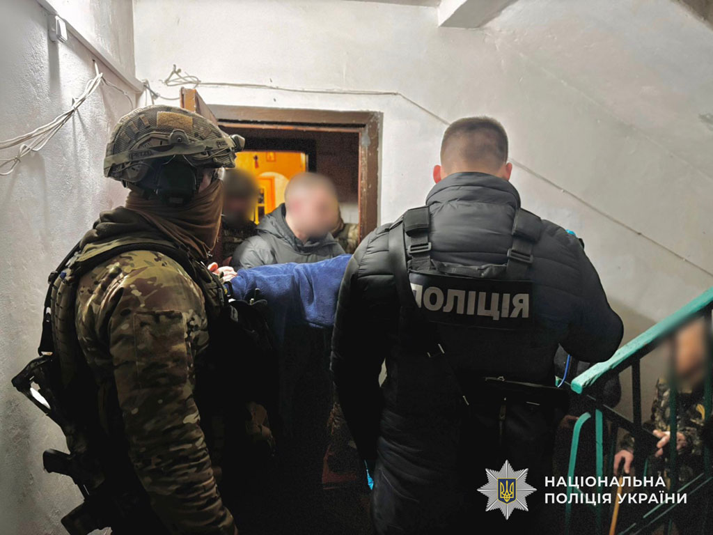 В Днепропетровской области полицейские задержали военнослужащего, подозреваемого в смертельной стрельбе В Днепропетровской области полицейские задержали военнослужащего, подозреваемого в смертельной стрельбе