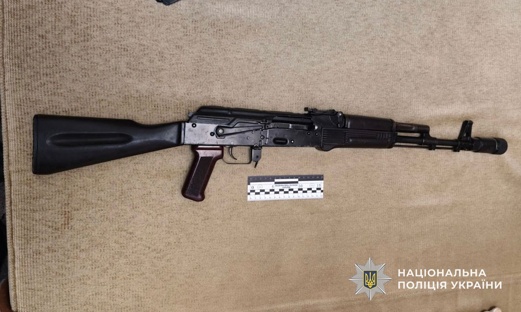 В Днепропетровской области полицейские задержали военнослужащего, подозреваемого в смертельной стрельбе В Днепропетровской области полицейские задержали военнослужащего, подозреваемого в смертельной стрельбе