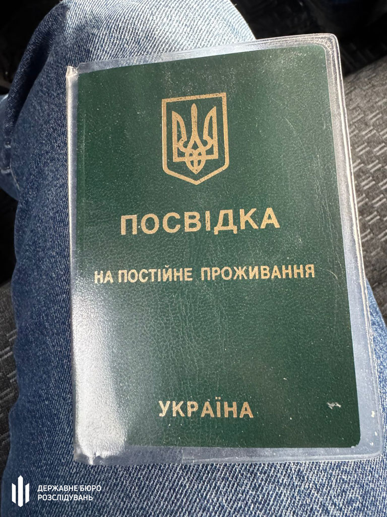 За 5 тысяч долларов фиктивный статус иностранца военнообязанным. В Днепре ГБР задержало одного из руководителей миграционной службы и адвоката За 5 тысяч долларов фиктивный статус иностранца военнообязанным. В Днепре ГБР задержало одного из руководителей миграционной службы и адвоката